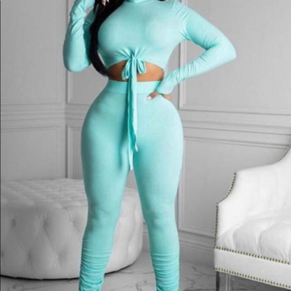 Two piece scrunched set